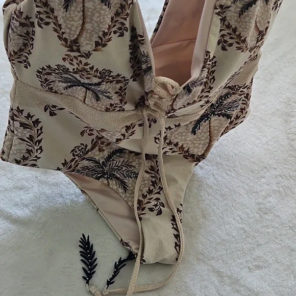 NWT Cosita Linda Elegant Palm Print One-Piece Swimsuit:Tan/brown/navy: Size- Med - Picture 10 of 13